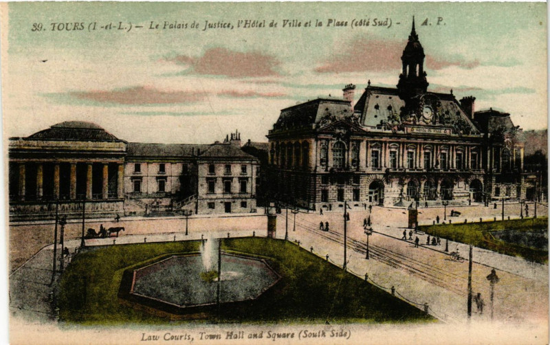 Carte postale ancienne Tours - Le Palais de Justice l'Hotel de Ville et le Place à Tours