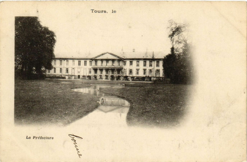 Carte postale ancienne Tours le - La Préfecture à Tours