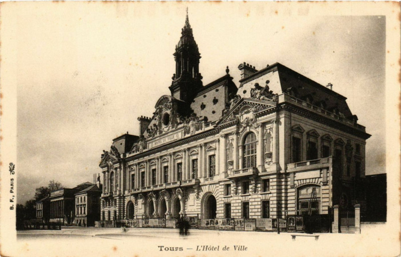 Carte postale ancienne Tours - L'Hotel de Ville à Tours