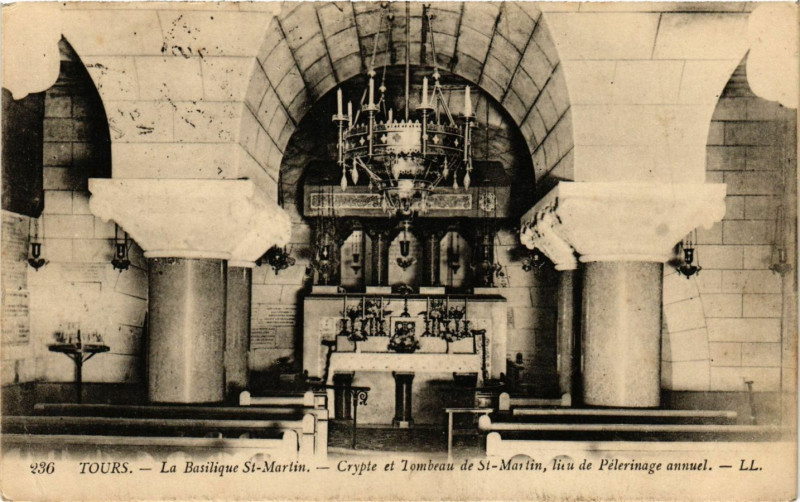 Carte postale ancienne Tours - La Basilique St-Martin - Crypte et Tambeau de St-Martin à Tours