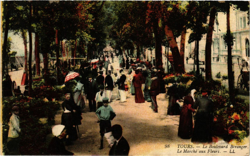 Carte postale ancienne Tours - Le Boulevard Beranger - Le Marché aux Fleurs à Tours