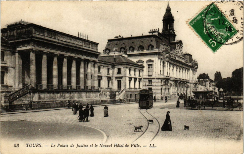 Carte postale ancienne Tours - Le Palais de Justice et le Nouvel Hotel de Ville à Tours