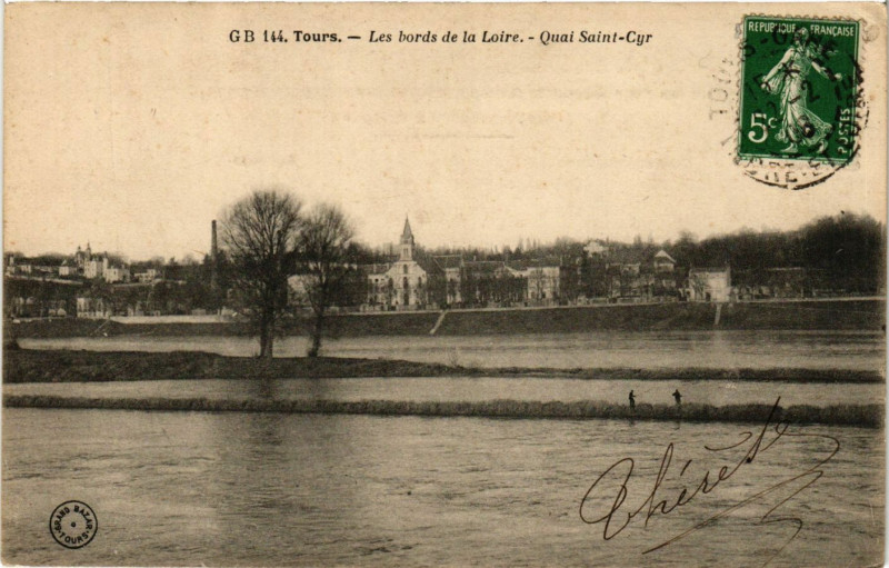 Carte postale ancienne Tours - Les bords dela Loire - Quai St-Cyr à Tours
