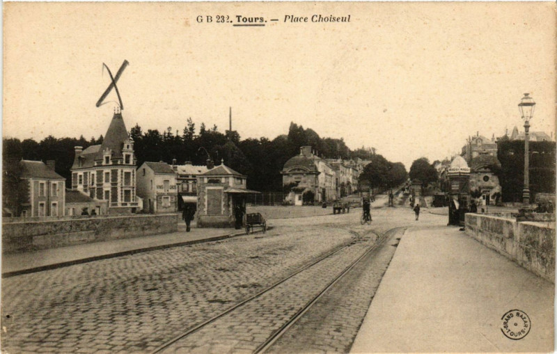 Carte postale ancienne Tours - Place Choiseul à Tours