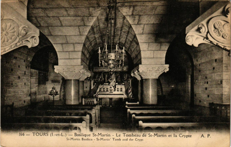 Carte postale ancienne Tours - Basilique St-Martin - Le Tombeau de St-Martin à Tours