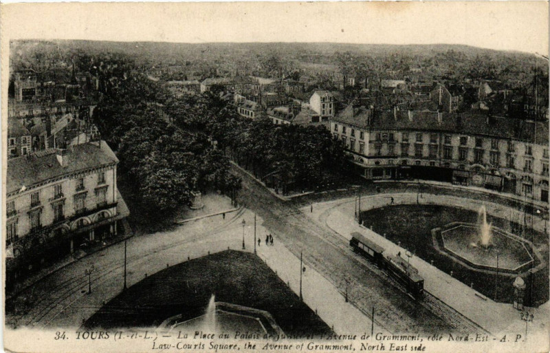 Carte postale ancienne Tours - La Place du Palais de Justice et l'Avenue de à Tours