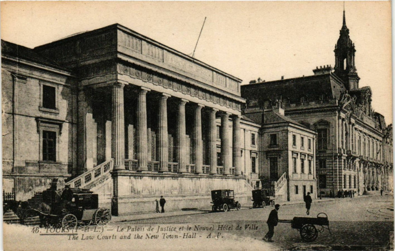 Carte postale ancienne Tours - Le Palais de Justice et le Nouvel Hotel de Ville à Tours