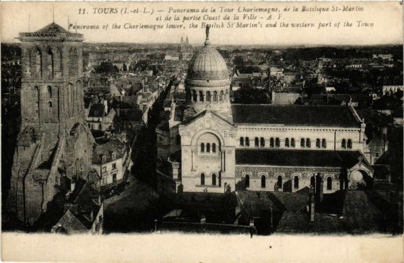 Carte postale ancienne Tours - Panorama de la Tour Charlemagne de la Basilique à Tours
