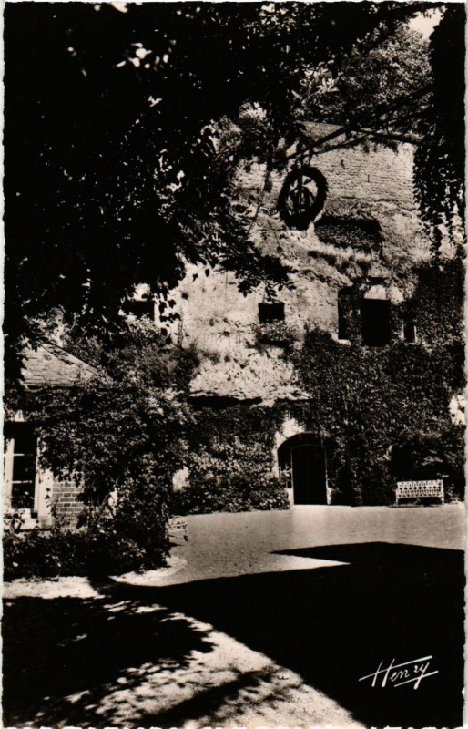 Carte postale ancienne Vouvray - Habitation dans le Rocher à Vouvray