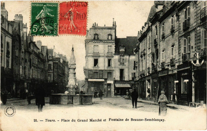 Carte postale ancienne Tours - Place du Grand Marche et Fontaine de Beaune-Semblancay à Tours