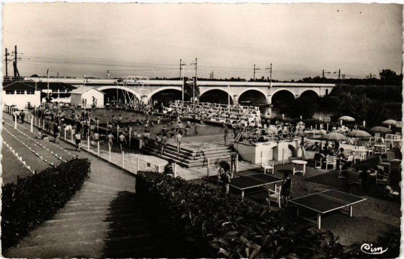 Carte postale ancienne Tours - La Piscine à Tours