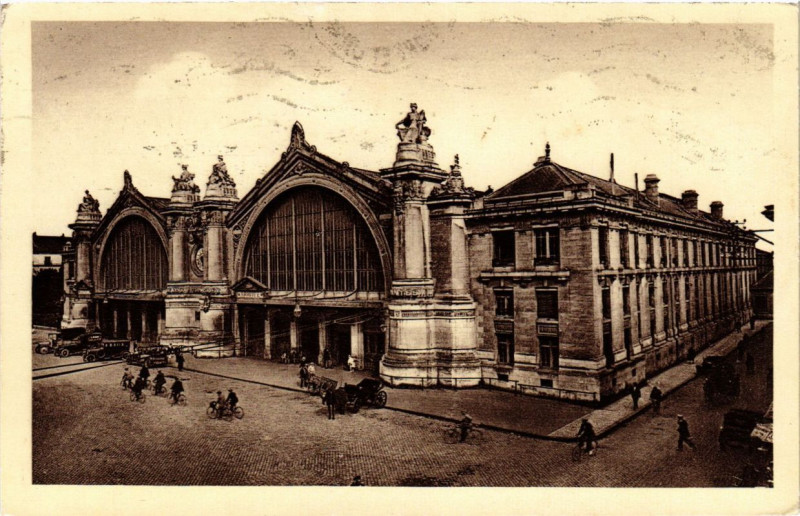 Carte postale ancienne Tours - La Gare monumentale de la Compagnie d'Orleans à Tours