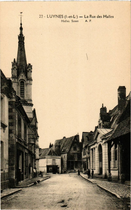 Carte postale ancienne Luynes - La Rue des Halles à Luynes