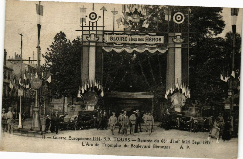 Carte postale ancienne Guerre Tours - Arc de Triomphe à Tours