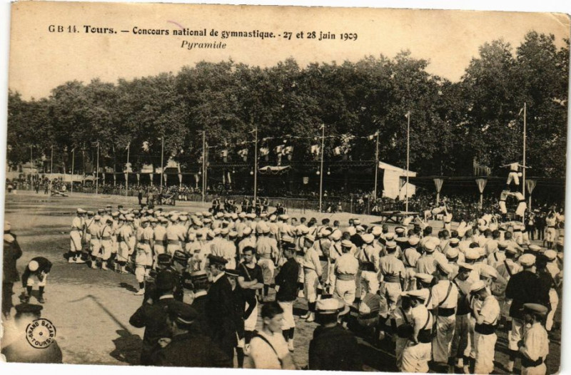 Carte postale ancienne Tours Concours nat. De gymnastique - Pyramide à Tours
