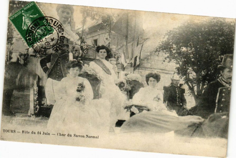 Carte postale ancienne Tours - Char du Savon Normal à Tours