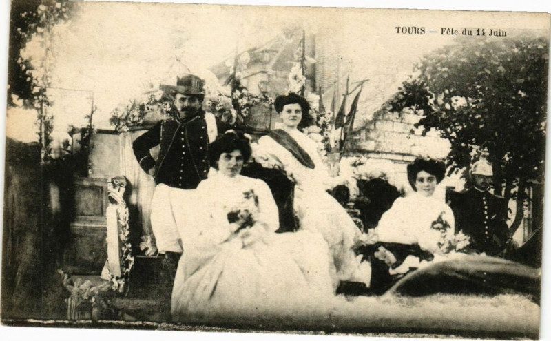 Carte postale ancienne Tours - Char du Savon Normal à Tours