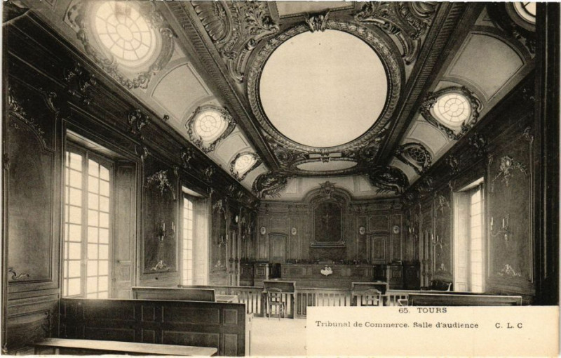 Carte postale ancienne Tours-Tribunal de Commerce. Salle d'audience à Tours
