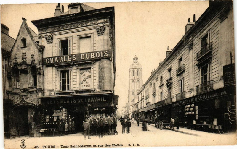 Carte postale ancienne Tours-Tour St-Martin et rue des Halles à Tours