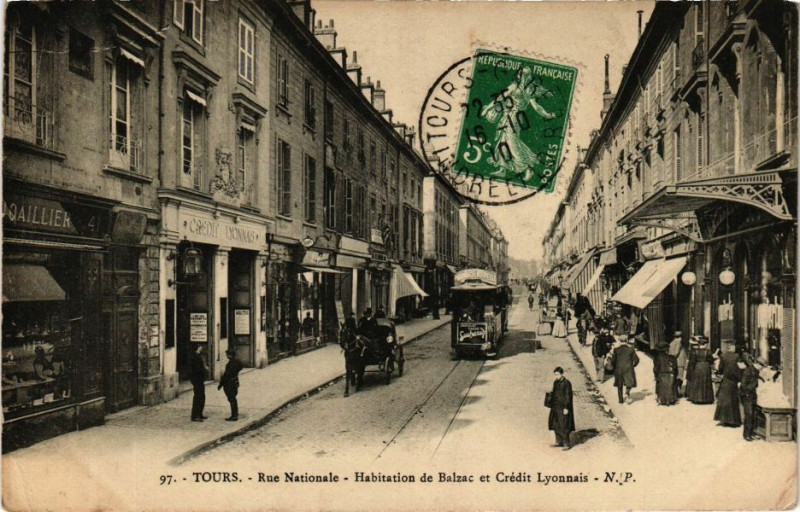 Carte postale ancienne Tours-Rue Nationale-Habitation de Balzac et Crédit Lyonnais à Tours