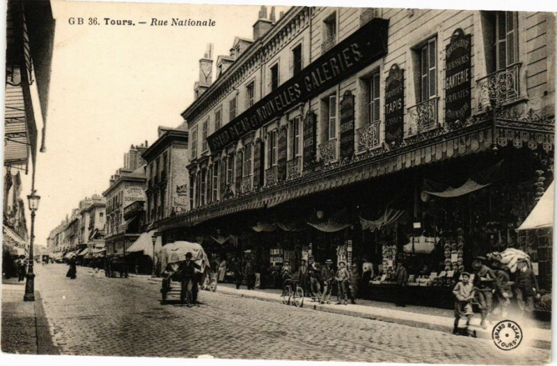 Carte postale ancienne Tours-Rue Nationale à Tours