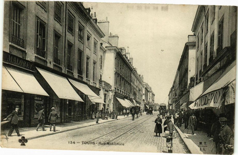 Carte postale ancienne Tours-Rue Nationale à Tours