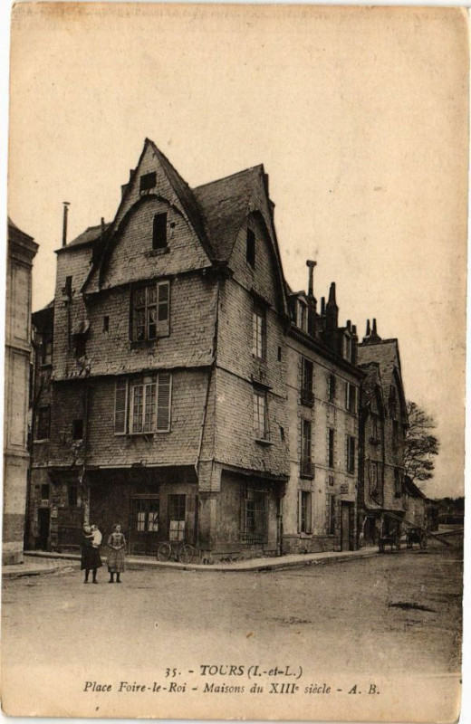 Carte postale ancienne Tours-Place Foire-le-Roi Maison à Tours