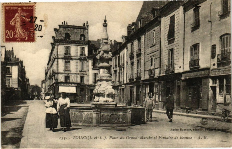 Carte postale ancienne Tours-Place du Grand-Marché et Fontaine de Beaune à Tours