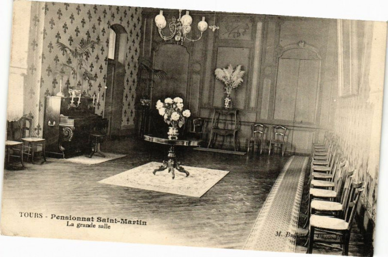 Carte postale ancienne Tours-Pensionnat St-Martin-La grande salle à Tours