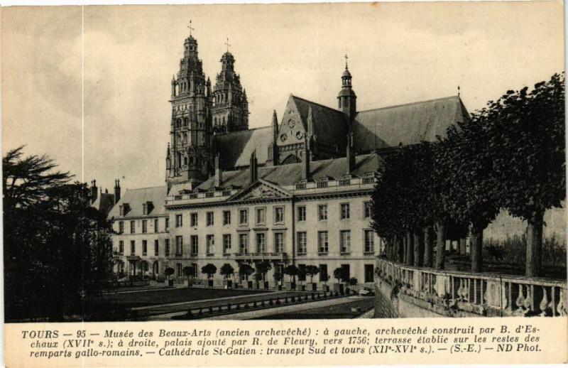 Carte postale ancienne Tours-Musée des Beaux-Arts à Tours