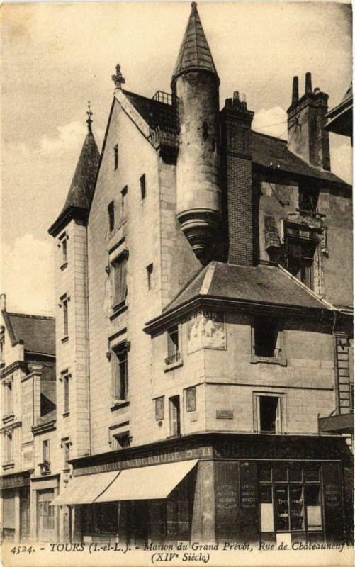 Carte postale ancienne Tours-Maison du Grand Prévot Rue de Chateauneuf à Tours