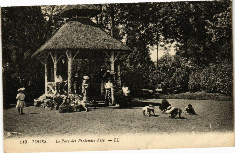 Carte postale ancienne Tours-Le Parc des Prébendes d'Oé à Tours