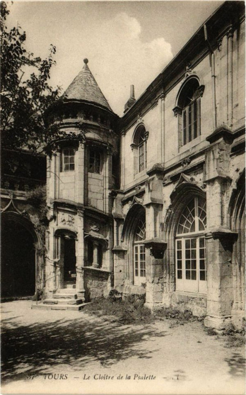 Carte postale ancienne Tours-Le Cloitre de la Psalette à Tours