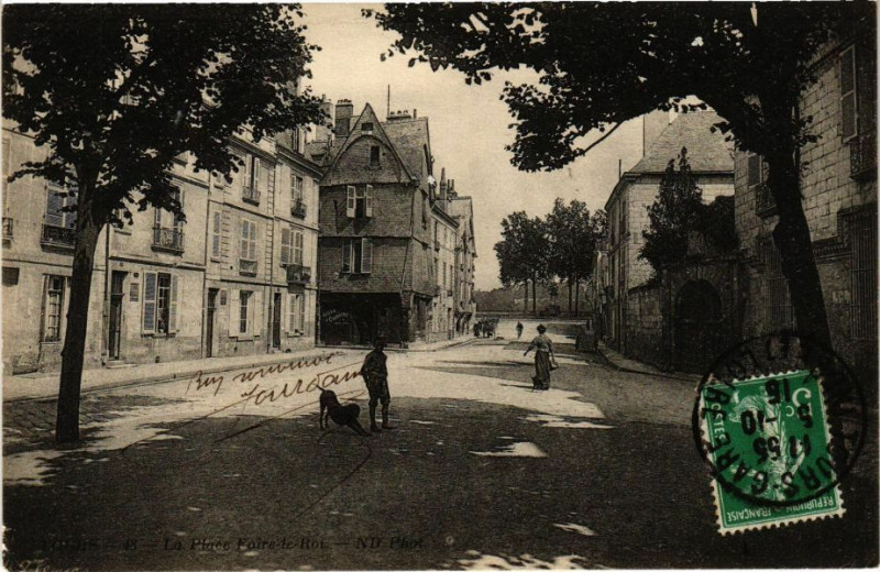 Carte postale ancienne Tours-La Place Foire-le-Roi à Tours