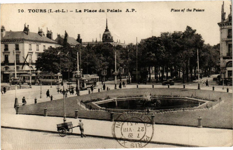Carte postale ancienne Tours-La Place du Palais à Tours
