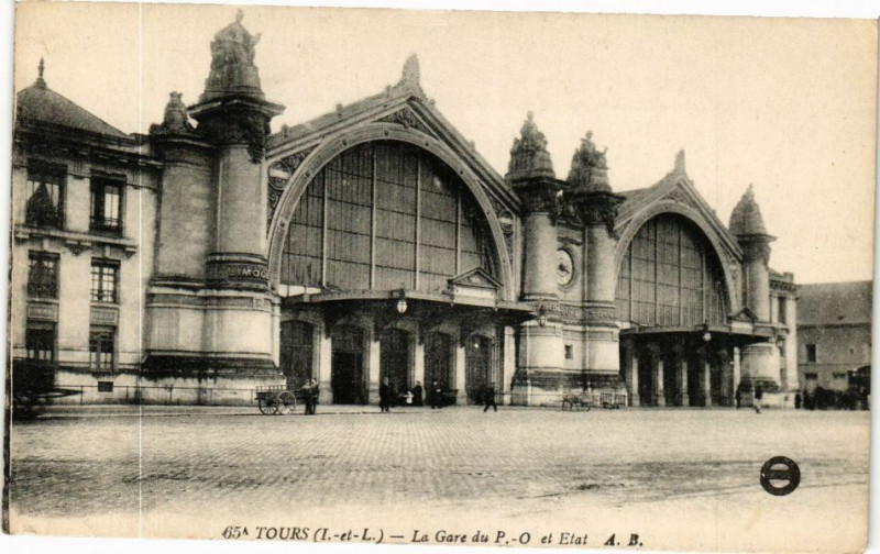 Carte postale ancienne Tours-La Gare du P.-O et Etat à Tours