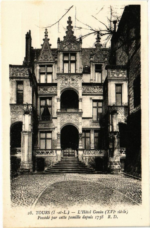 Carte postale ancienne Tours-L'Hotel Gouin-Possédé par cette famille depuis 1738 à Tours