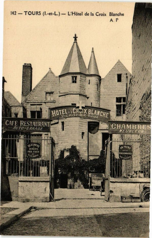 Carte postale ancienne Tours-L'Hotel de la Croix Blanche à Tours