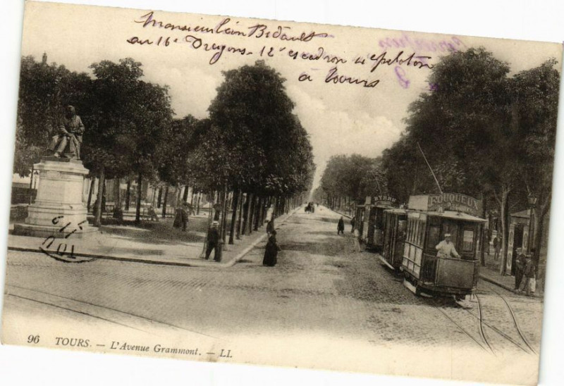 Carte postale ancienne Tours-L'Avenue Grammont à Tours