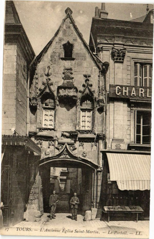 Carte postale ancienne Tours-L'Ancienne Eglise St-Martin-Le Portail à Tours