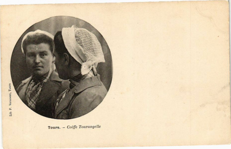 Carte postale ancienne Tours-Coiffe Tourangelle à Tours