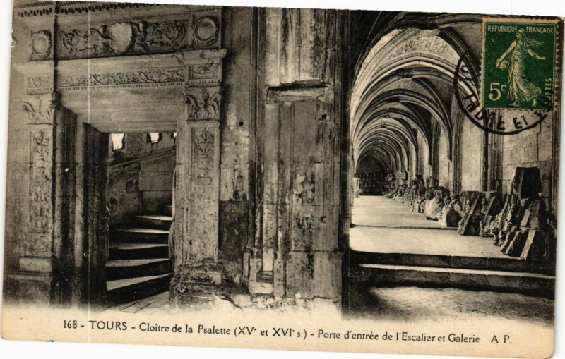 Carte postale ancienne Tours-Cloitre de la Psalette-Porte d'entrée de l'Escalier et Galerie à Tours