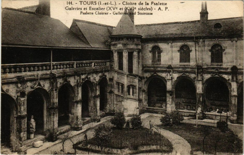Carte postale ancienne Tours-Cloitre de la Psalette-Galeries et Escalier à Tours