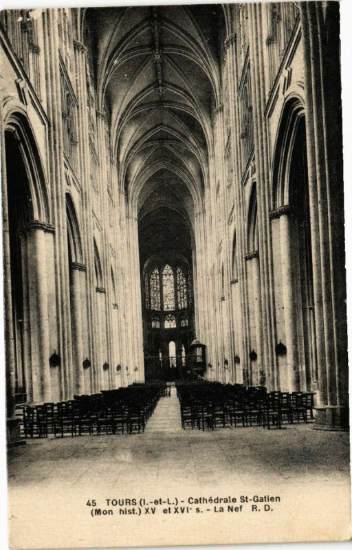 Carte postale ancienne Tours-Cathédrale St-Gatien-La Nef à Tours