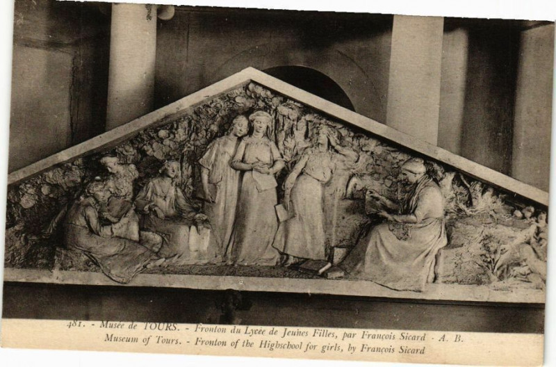 Carte postale ancienne Musée de Tours-Fronton du Lycée de Jeunes Filles à Tours