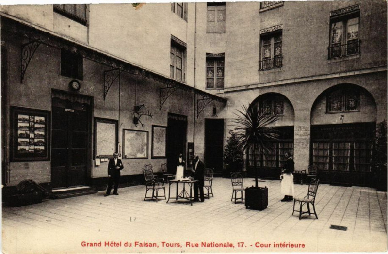 Carte postale ancienne Grand Hotel du Faisan-Tours Rue Nationale-Cour intérieure à Tours