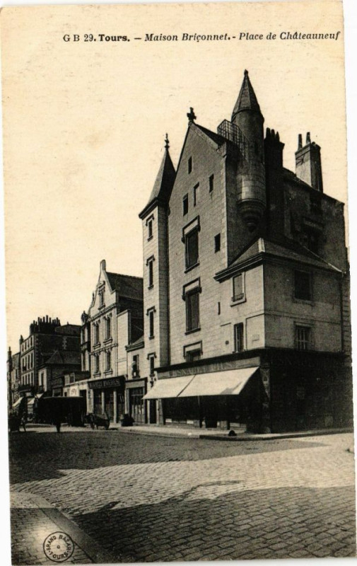 Carte postale ancienne Tours-Maison Briconnet-Place de Chateauneuf à Tours