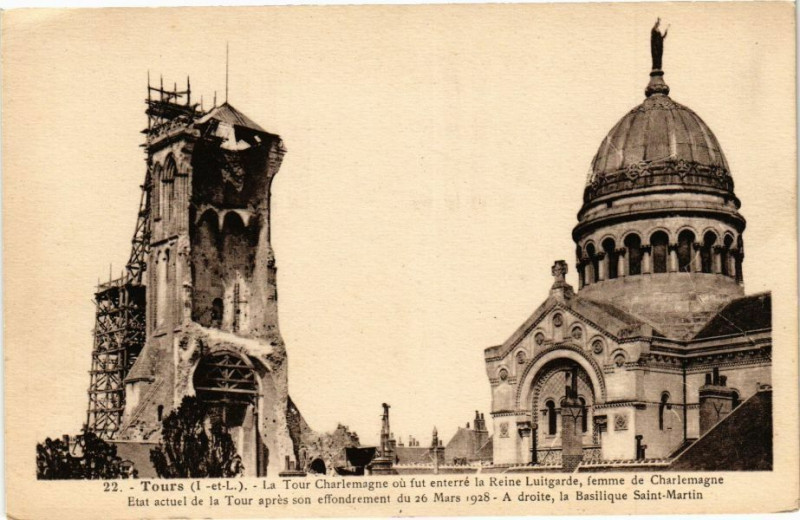 Carte postale ancienne Tours-La Tour Charlemagne ou fut enterré la Reine Luitgarde à Tours