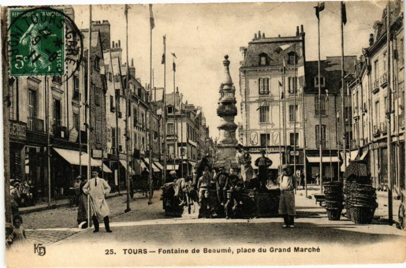 Carte postale ancienne Tours-Fontaine de Beaumé place du Grand Marché à Tours