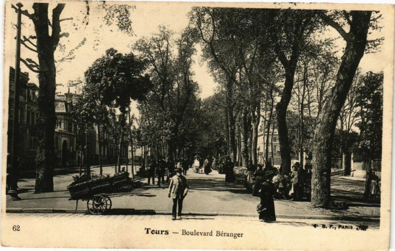 Carte postale ancienne Tours-Boulevard Béranger à Tours